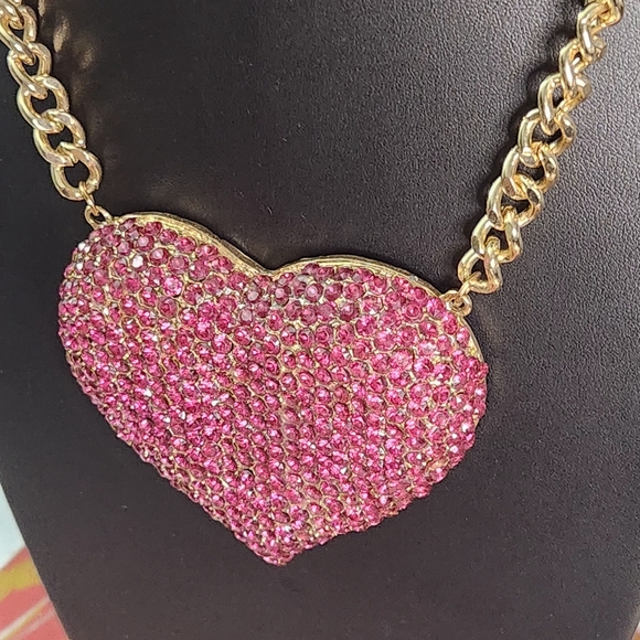 Bling large pink heart necklace with Cuban link goldtone - Picture 5 of 9